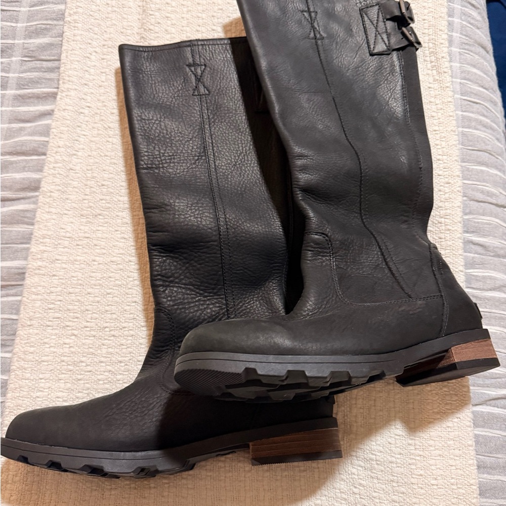 Sorel Women’s black leather boots